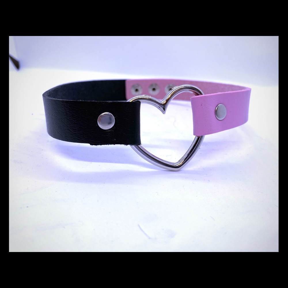 Heart harness choker